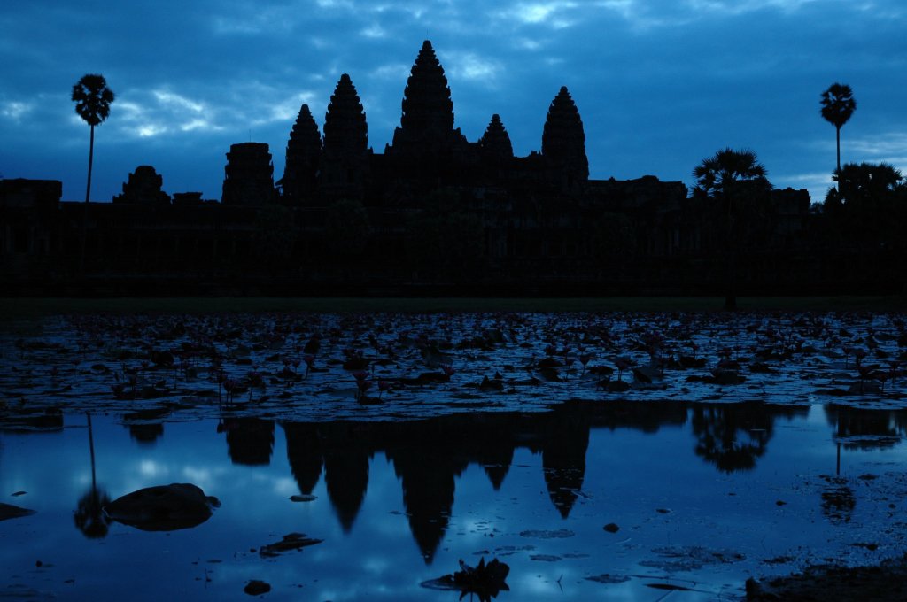 Angkor_Wat_at_sunrise